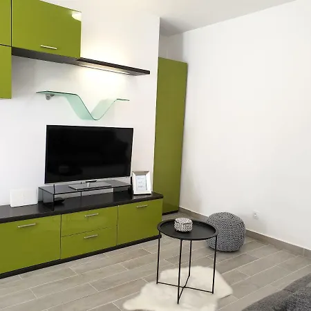Vb Apartment Split
